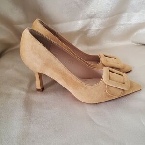 Elegant Tan Suede Heels